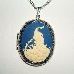 Peacock Cameo Necklace Loc..