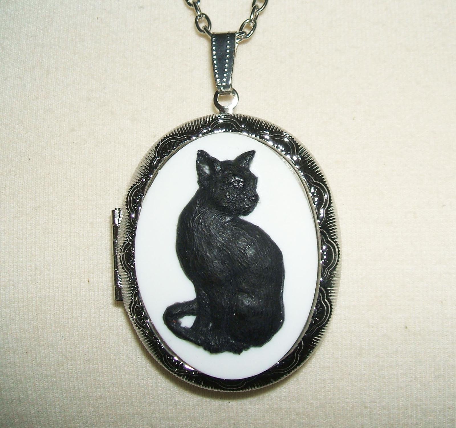 Black Cat Cameo Necklace Locket Pendant Sitting Cat on Luulla